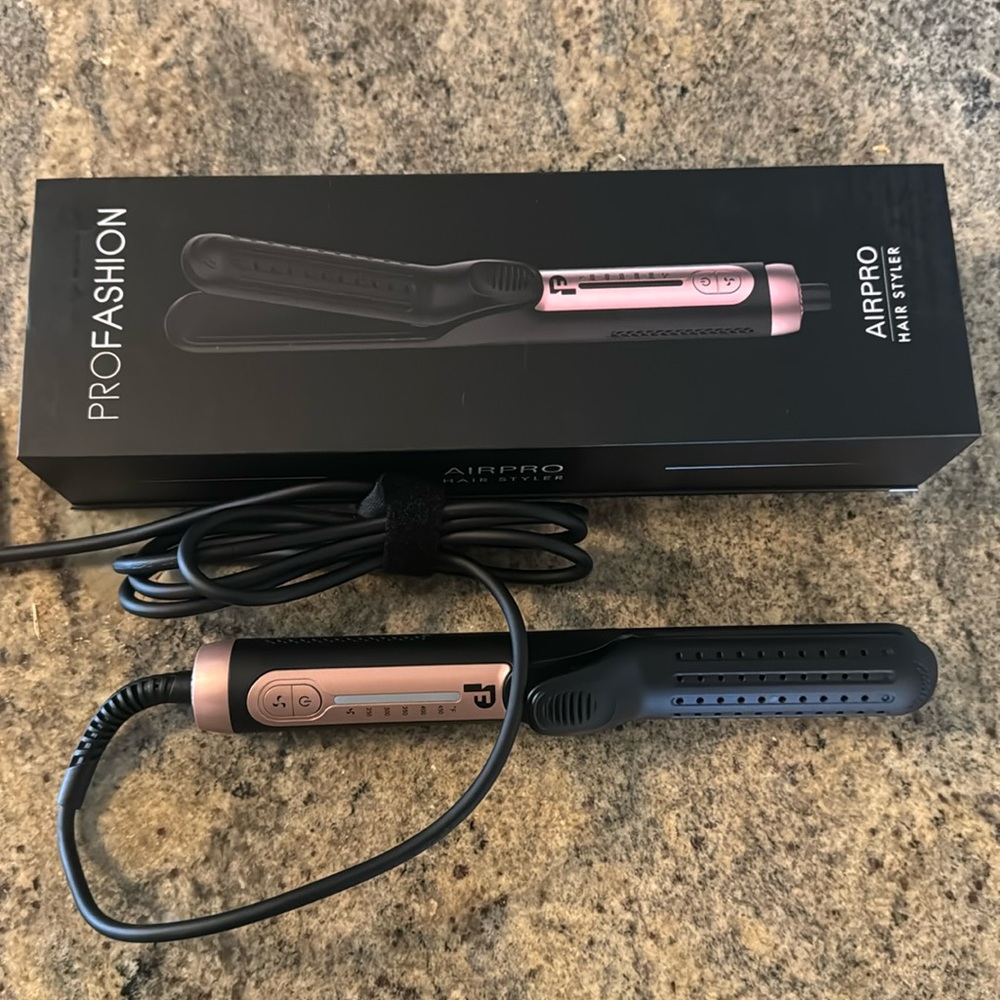 PROFASHION AIRPRO hair styler.  Brand new in box never used‼️‼️